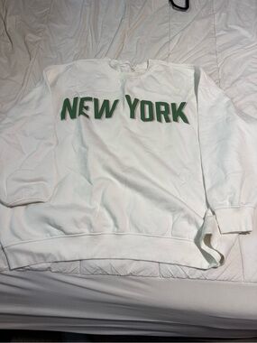 Primark White Crewneck Sweatshirt with Green 'NEW YORK' Print